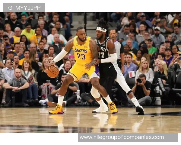 马刺与湖人激战正酣文字直播全程回顾精彩瞬间与赛场动态